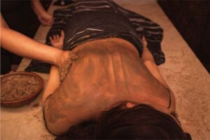 Detoxifying Body Scrub Henna